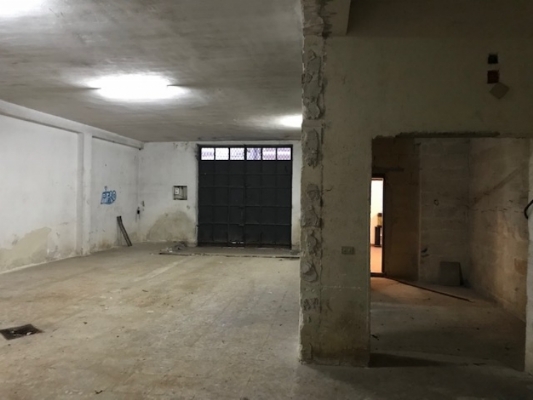 (Cod. Immobile: VE-LCOM02) - Tipologia: Locale a Carovigno (Brindisi) Puglia